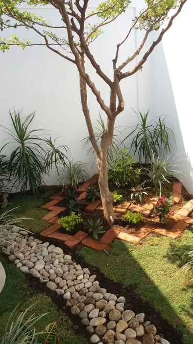 Jardín y área verde diseñada por Higurashi (6 de 8)